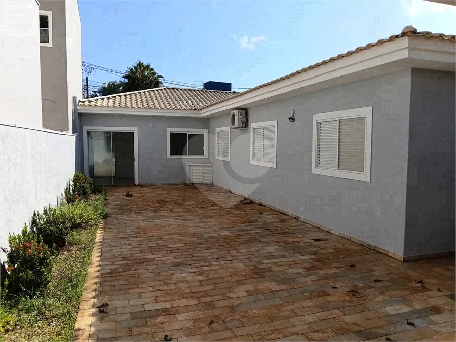 Casa à venda com 3 quartos, sendo 1 suíte,  no condomínio Residencial Eldorado, São Carlos - SP