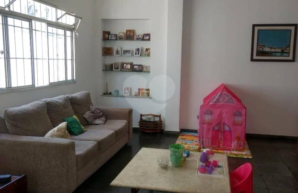 Casa à venda com 3 quartos, sendo 1 suíte, em Vila Mariana, São Paulo, SP