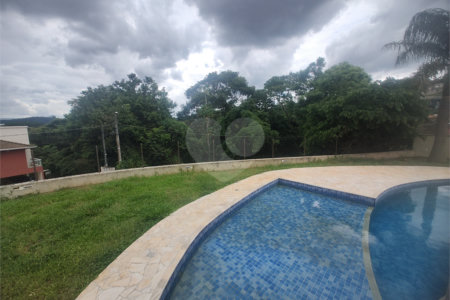 Casa à venda com 5 quartos, sendo 3 suítes, no condomínio Serra da Estrela, Atibaia - SP