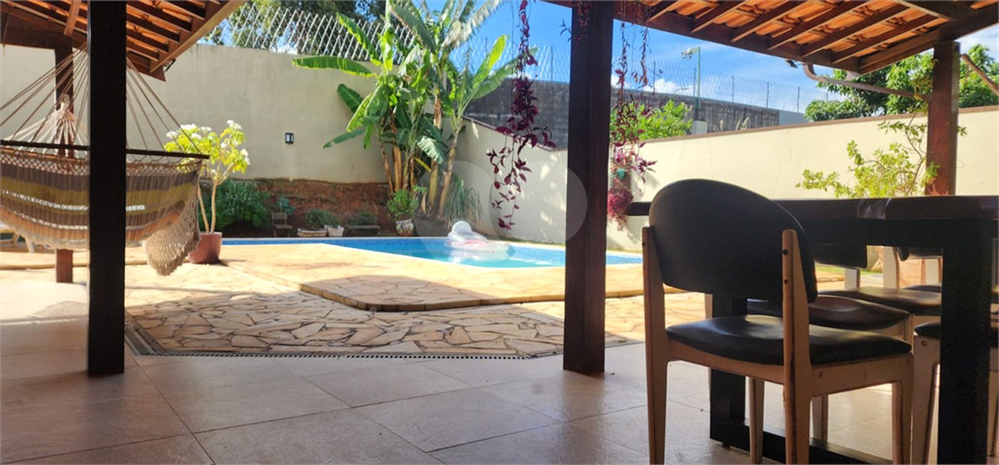 Casa à venda com 4 quartos, sendo 2 suítes, no condomínio Delle Stelle, Louveira - SP