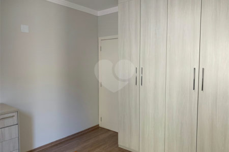 Sobrado à venda com 3 quartos, sendo 1 suíte,  em Vila Gumercindo, São Paulo, SP