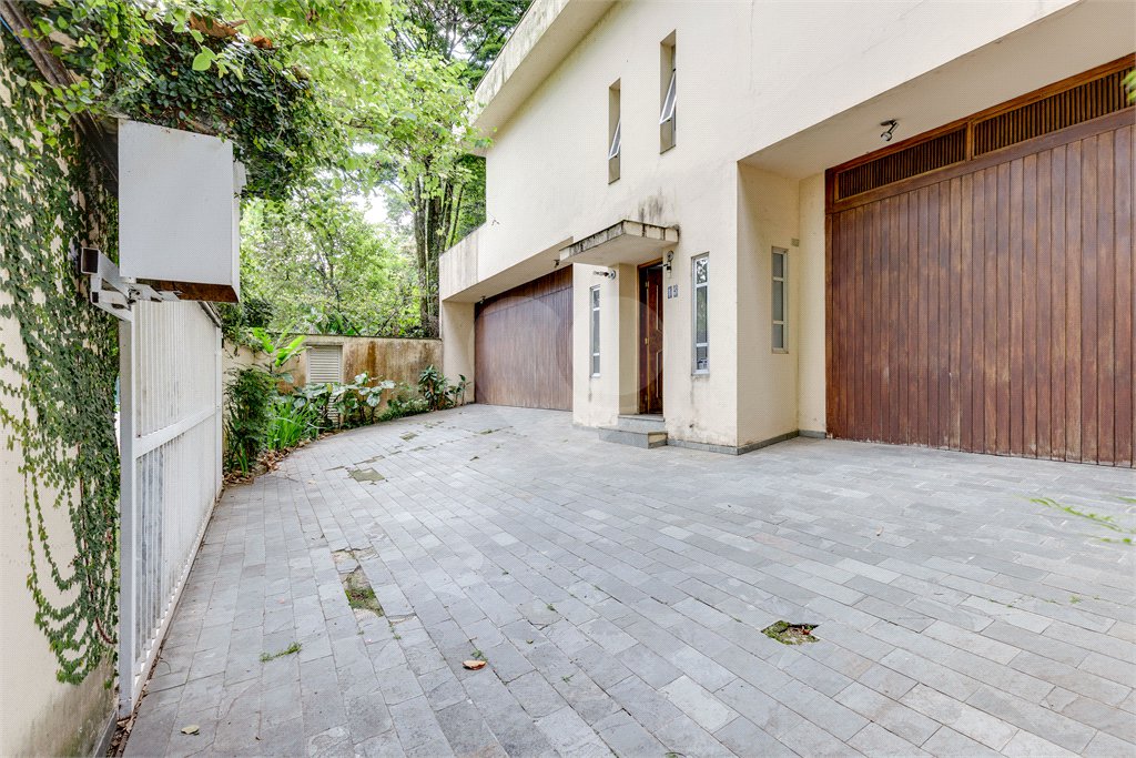 Casa à venda com 4 quartos, sendo 3 suítes, em Jardim Marajoara, São Paulo, SP