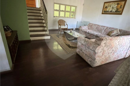 Casa à venda com 4 quartos, sendo 1 suíte,  em Vila Romão, Salto, SP
