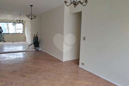 Apartamento à venda com 3 quartos, sendo 1 suíte, em Vila Mariana, São Paulo, SP