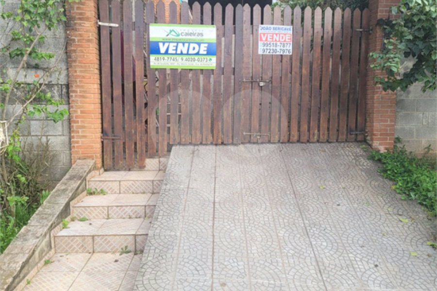 Casa à venda com 4 quartos, sendo 1 suíte, no condomínio Parque Suiça, Caieiras - SP