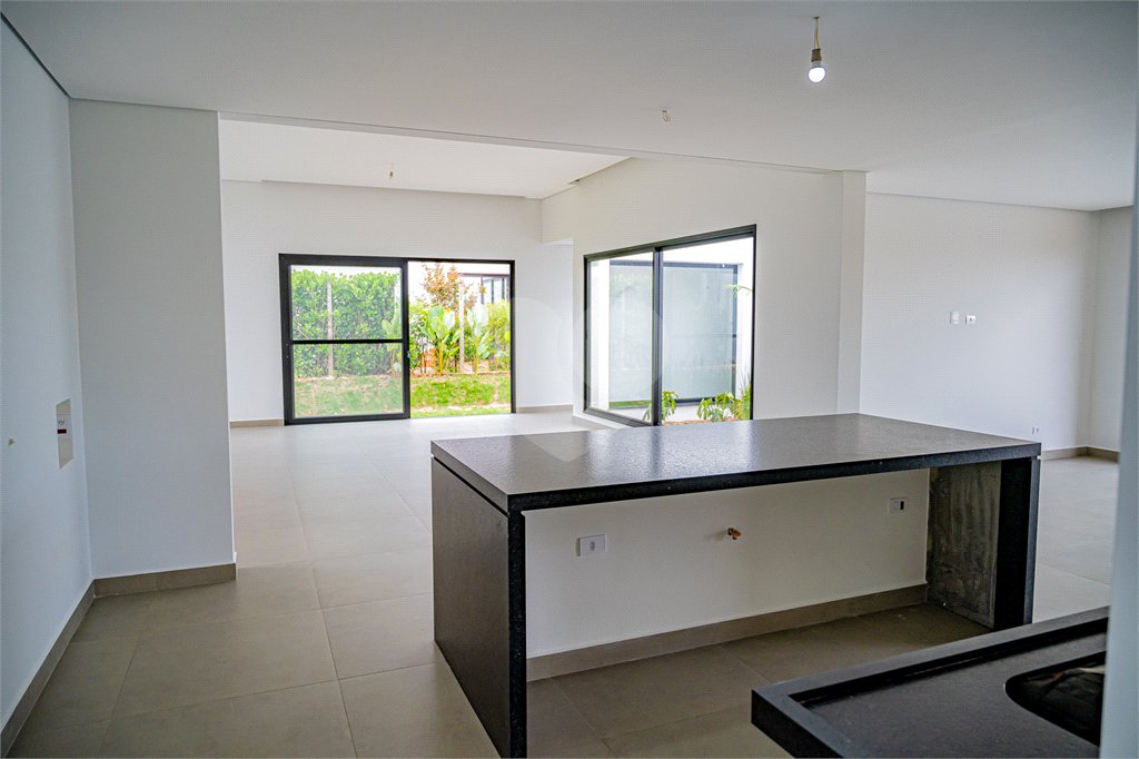 Casa à venda com 3 suítes no condomínio Village Saint Charbel, Araçoiaba da Serra - SP