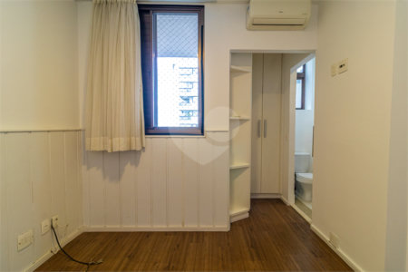 Apartamento à venda com 2 suítes em Moema, São Paulo, SP