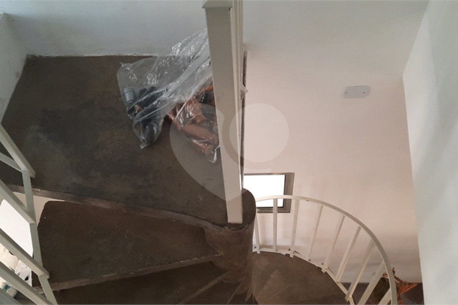 Casa à venda com 3 quartos, sendo 2 suítes, no condomínio Sausalito, Mairiporã - SP