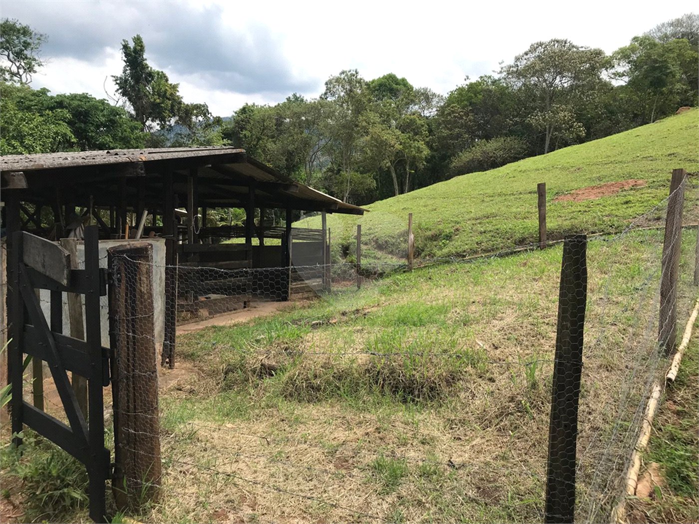 Fazenda à venda com 3 quartos em Cachoeirinha, Bom Jesus dos Perdões, SP
