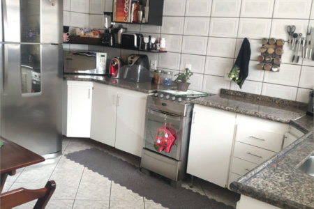 Sobrado à venda com 4 quartos, sendo 1 suíte, em Chácara Jafet, Mogi das Cruzes, SP