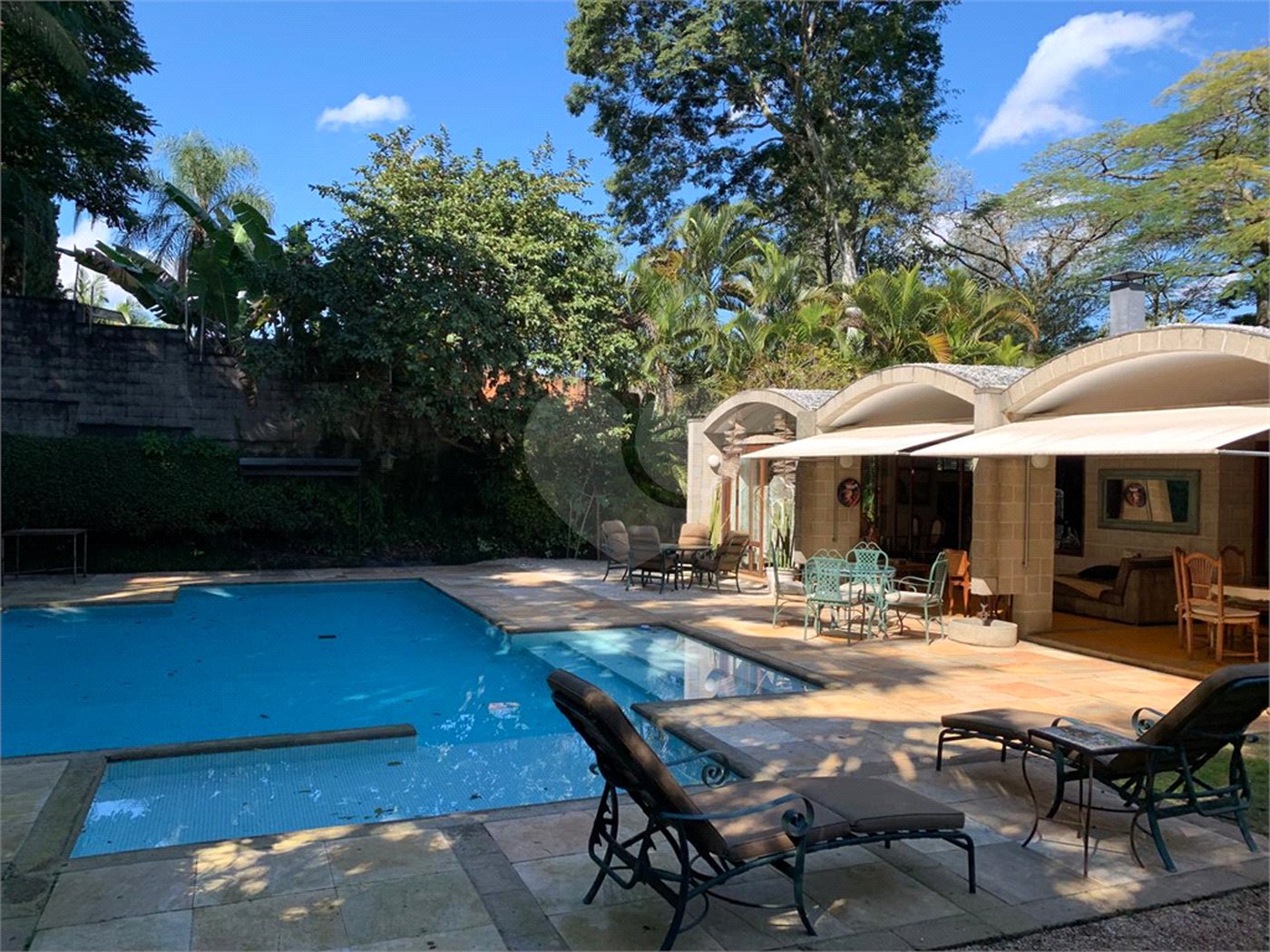 Casa à venda com 5 quartos, sendo 3 suítes, em Morumbi, São Paulo, SP