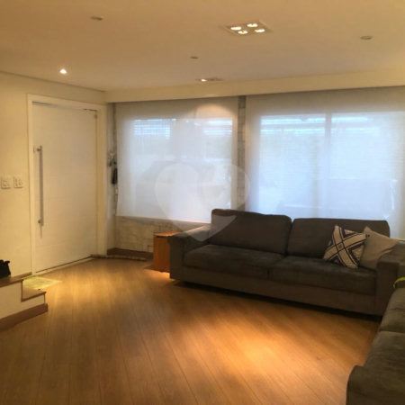 Sobrado à venda com 3 quartos, sendo 2 suítes,  em Vila Nivi, São Paulo, SP
