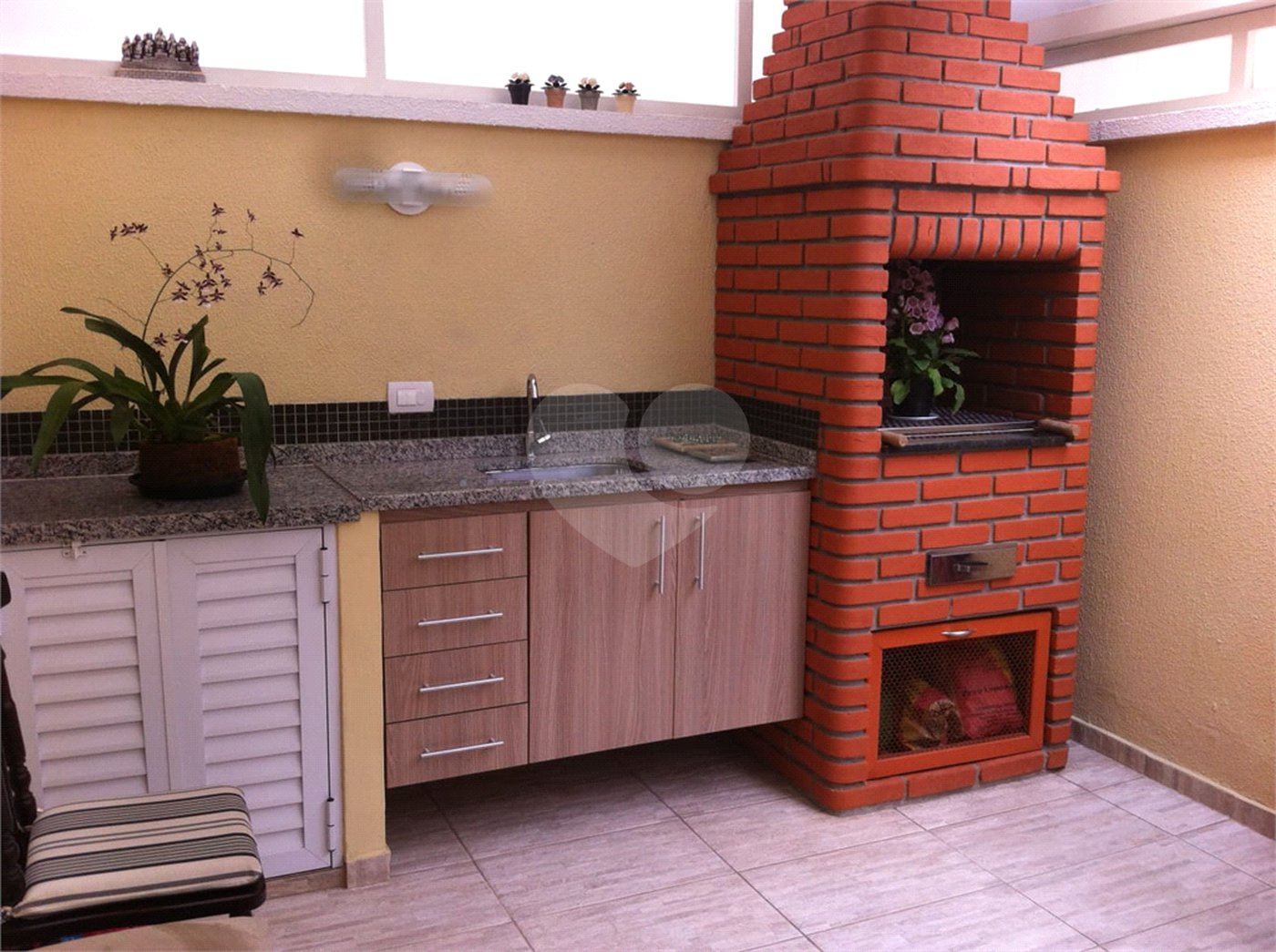 Casa à venda com 3 quartos, sendo 1 suíte, no condomínio Moradas do Horto, São Paulo - SP