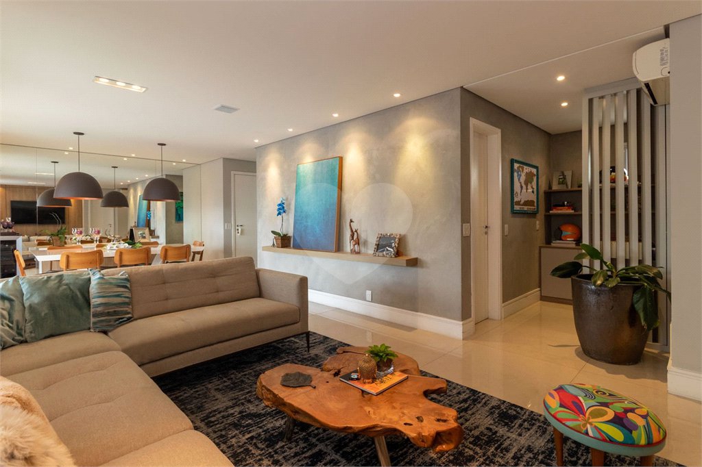 Apartamento à venda com 3 quartos, sendo 1 suíte, em Campo Belo, São Paulo, SP