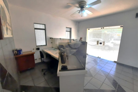 Sobrado à venda ou para alugar com 8 quartos, sendo 2 suítes, em Santo Amaro, São Paulo, SP