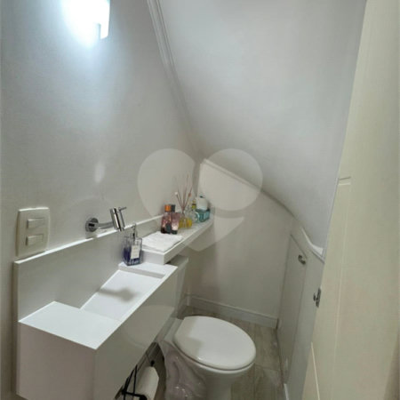 Casa à venda com 3 quartos, sendo 1 suíte, no condomínio Villagio Staluccia, São Paulo - SP