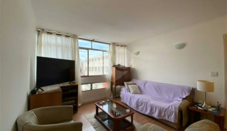 Apartamento de 03 Dormitórios com uma Vaga.