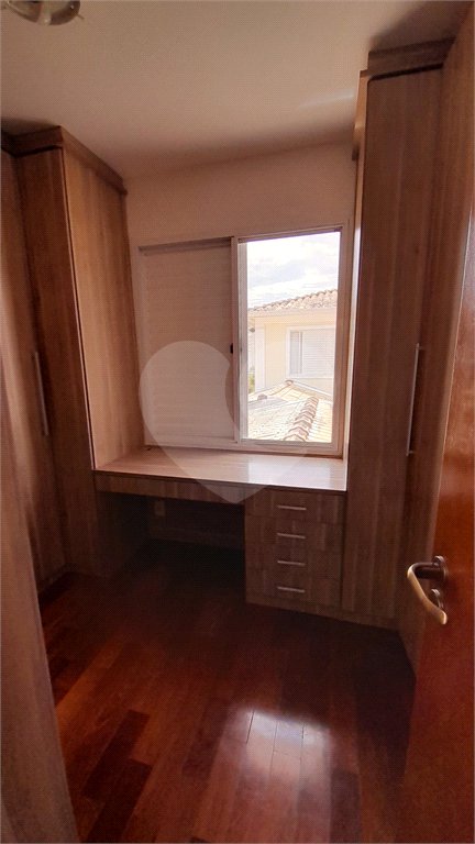 Casa à venda com 3 quartos, sendo 1 suíte, no condomínio Residencial Jardins, São Bernardo do Campo - SP
