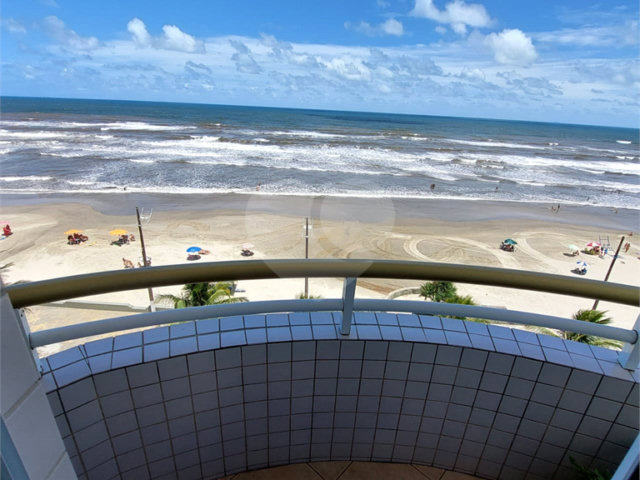 Apartamento à venda com 2 quartos, sendo 1 suíte,  em Vera Cruz, Mongaguá, SP