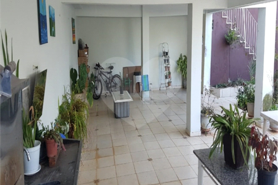 Casa à venda com 4 quartos, sendo 2 suítes, no condomínio Ibiratiba, São Paulo - SP