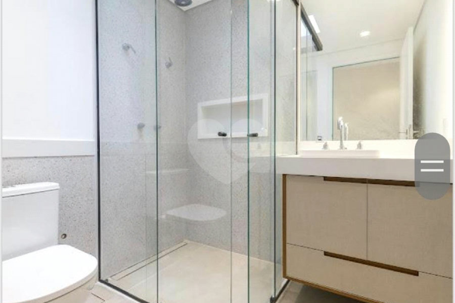 Casa à venda com 3 quartos, sendo 2 suítes, no condomínio Residencial Erika, São Paulo - SP