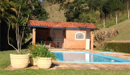 Sítio à venda com 4 quartos, sendo 1 suíte, no Centro, Piracaia, SP