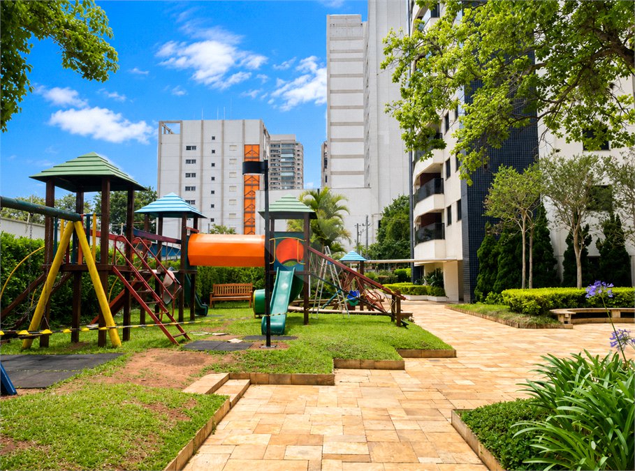 Apartamento à venda com 3 quartos, sendo 1 suíte, em Santo Amaro, São Paulo, SP