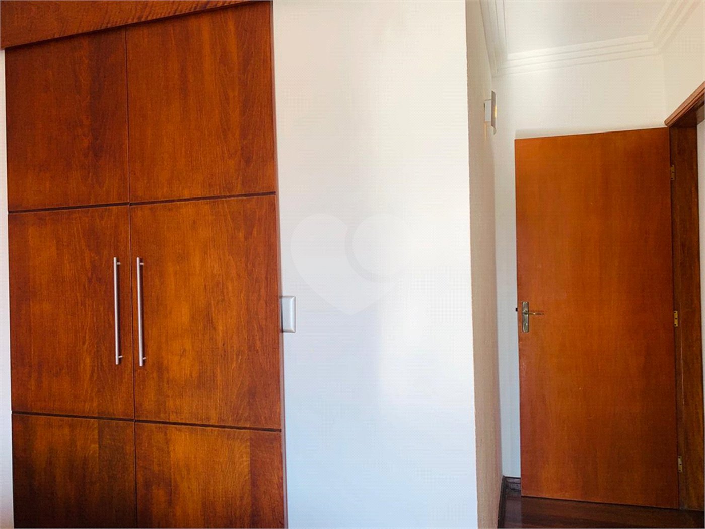 Sobrado à venda com 4 quartos, sendo 3 suítes, em Interlagos, São Paulo, SP