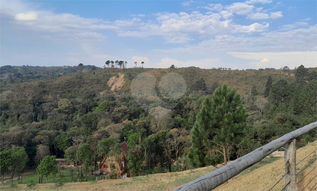 Chácara à venda com 4 suítes em Moreiras, Mairinque, SP