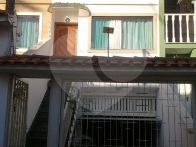 Casa à venda com 2 suítes no condomínio Travessa Nair,3, São Paulo - SP