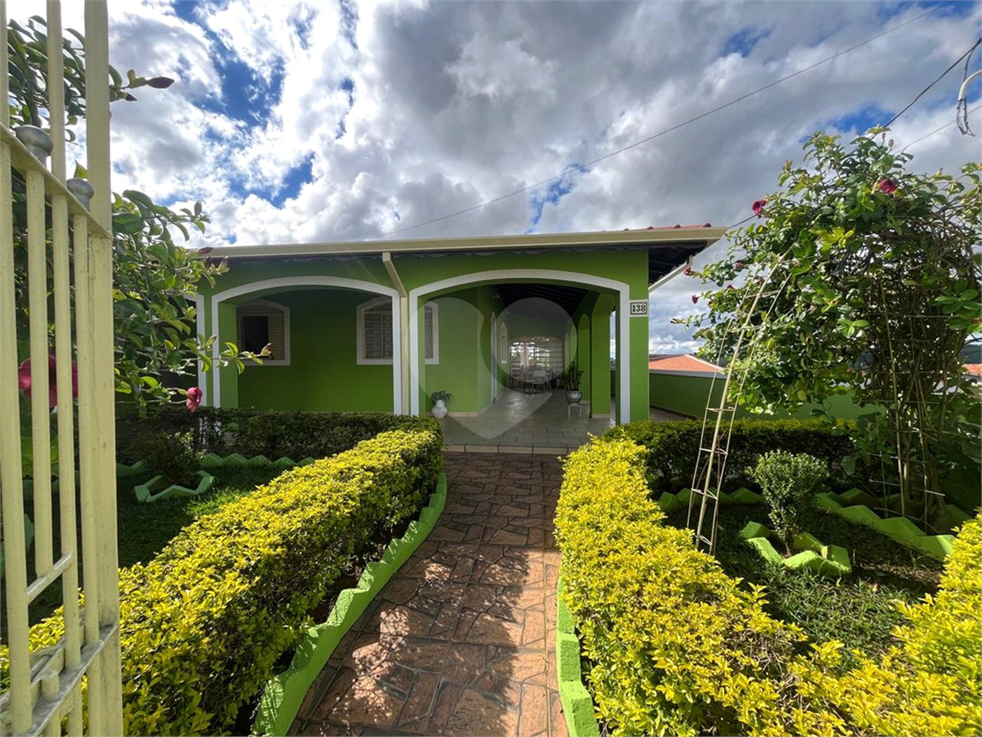 Casa à venda com 2 quartos, sendo 1 suíte, no Centro, Sarapuí, SP
