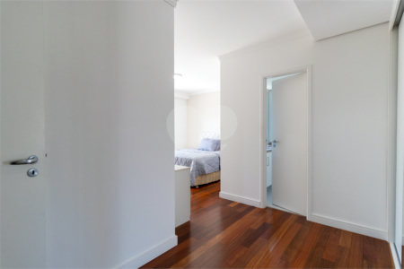Apartamento à venda com 4 suítes em Vila Sofia, São Paulo, SP
