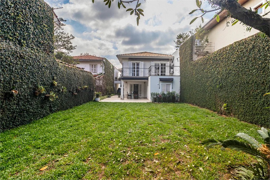 Casa à venda com 4 quartos, sendo 3 suítes, em Brooklin Paulista, São Paulo, SP