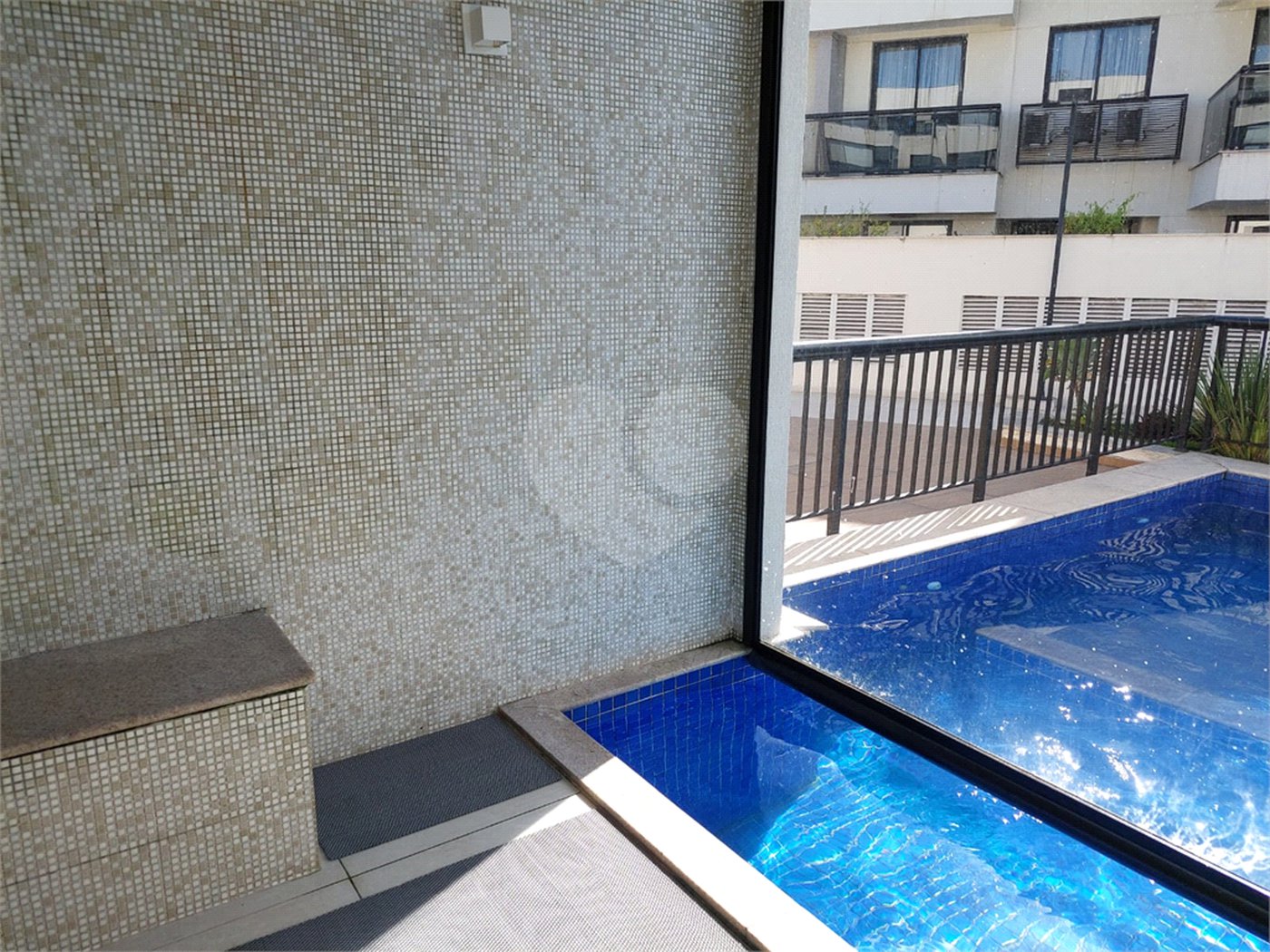 Casa à venda com 3 quartos, sendo 2 suítes, no condomínio Outside Authentic Residences, Rio de Janeiro - RJ