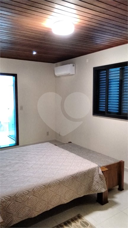 Casa à venda com 4 quartos, sendo 1 suíte, no condomínio Travessa Jacob,38, São Paulo - SP