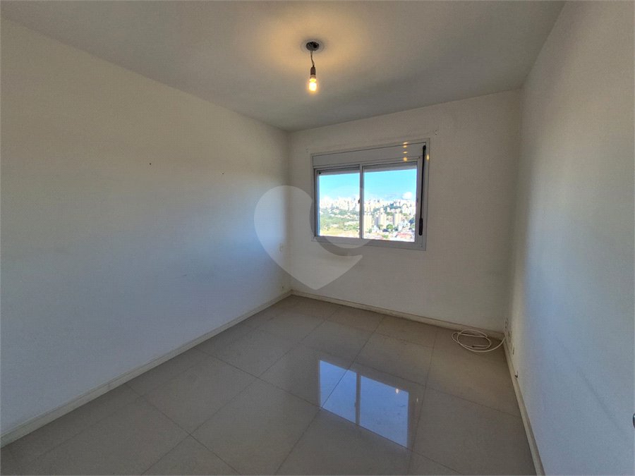 Apartamento à venda com 3 quartos, sendo 1 suíte,  em Jardim Olympia, São Paulo, SP