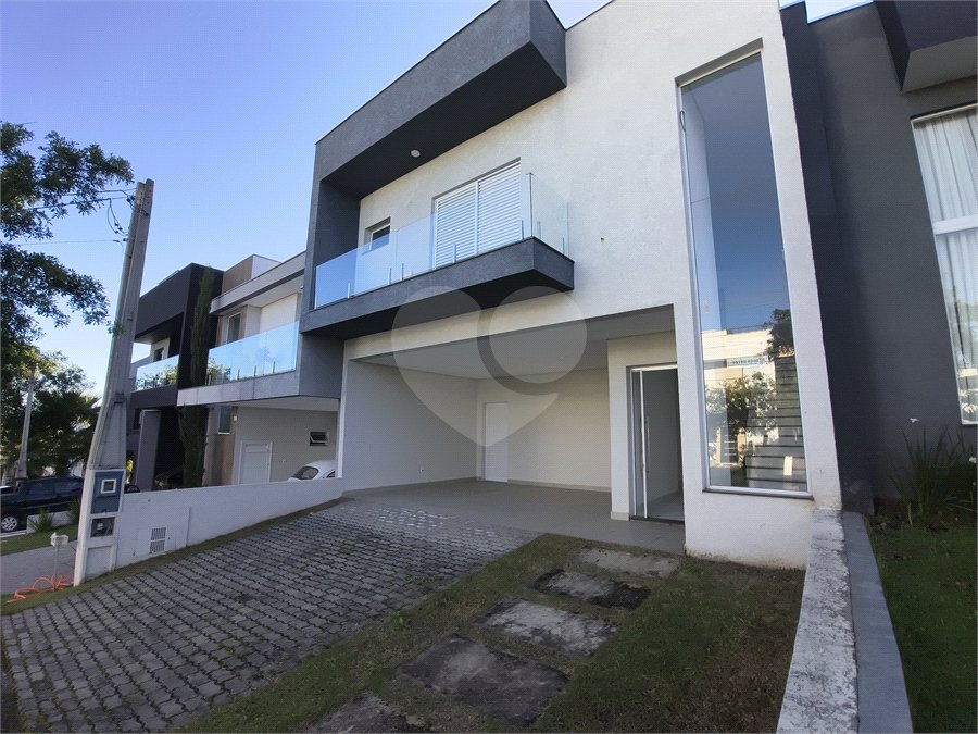 Casa à venda com 3 suítes no condomínio Terras de São Francisco, Sorocaba - SP