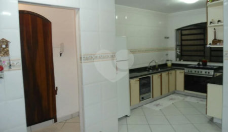 Sobrado à venda com 4 quartos, sendo 2 suítes,  em Vila Irmãos Arnoni, São Paulo, SP