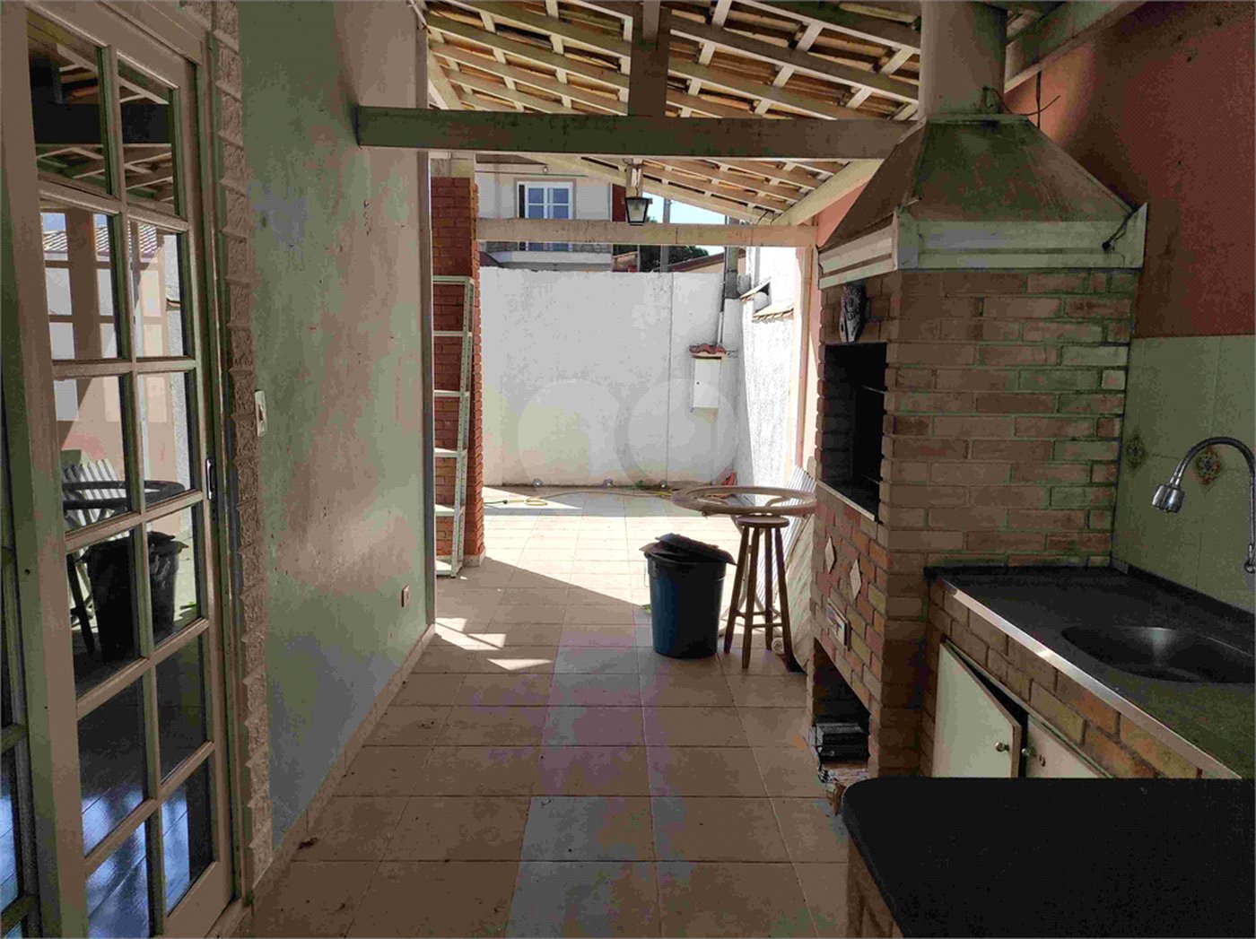 Casa à venda com 3 quartos, sendo 1 suíte, no condomínio Eldourado, São José dos Campos - SP