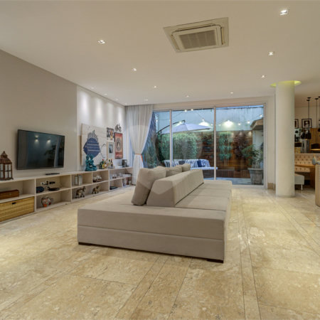Casa à venda com 4 suítes no condomínio Ville de France, São Paulo - SP