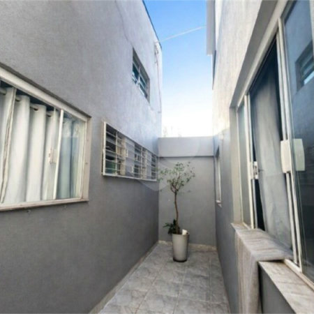 Prédio com Renda no Jabaquara - 773 m2 sendo 13 Studios, Salão Comercial e 22 vagas de garagem!