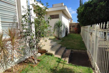 Casa à Venda de 3 dormitórios em São Carlos, no bairro Parque Santa Marta