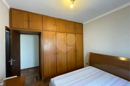 Casa térrea para venda no bairro Vila Xavier em Araraquara/SP.