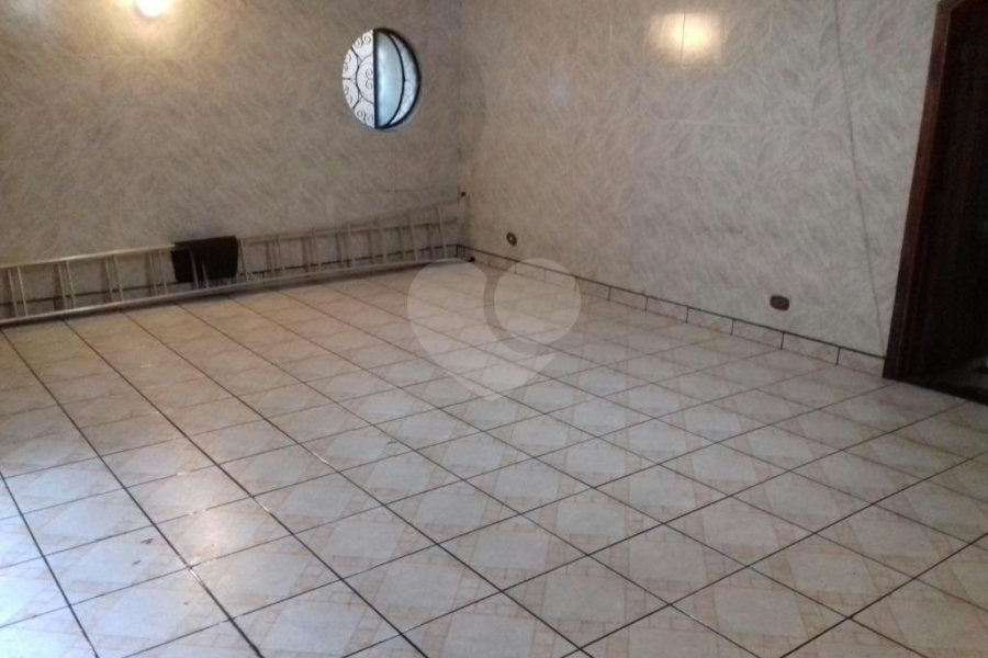 Sobrado à venda com 4 quartos, sendo 2 suítes, em Vila Irmãos Arnoni, São Paulo, SP