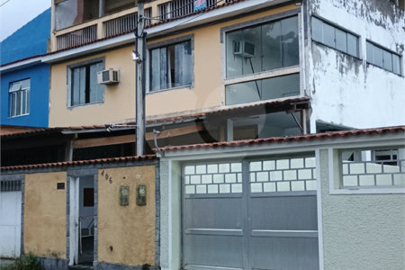 Casa à venda com 5 quartos, sendo 1 suíte, em Bangu, Rio de Janeiro, RJ