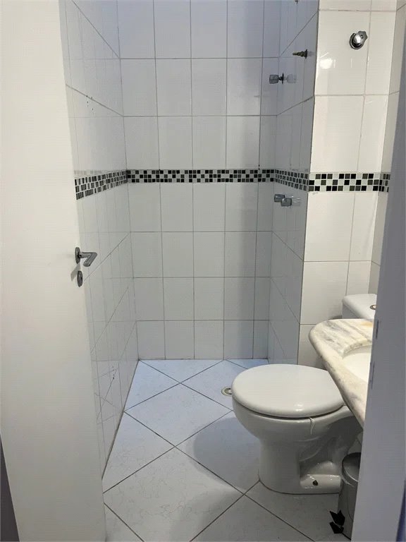 Casa à venda com 3 quartos, sendo 1 suíte, no condomínio New Village, Cotia - SP