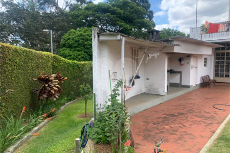 Casa à venda ou para alugar com 6 quartos, sendo 2 suítes, em Parque São George, Cotia, SP