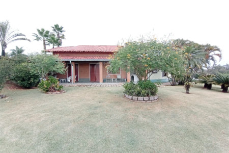 Casa à venda com 4 suítes no condomínio Estância Marambaia, Vinhedo - SP