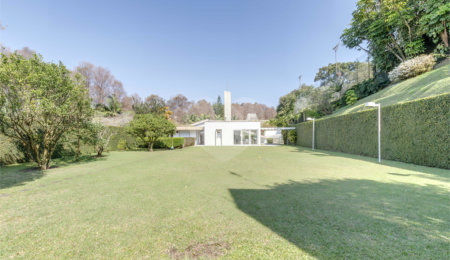 Casa à venda ou para alugar com 3 quartos, sendo 1 suíte,  no condomínio Chácara Flora, São Paulo - SP