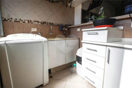 Sobrado à venda com 3 quartos, sendo 1 suíte, em Parada Inglesa, São Paulo, SP